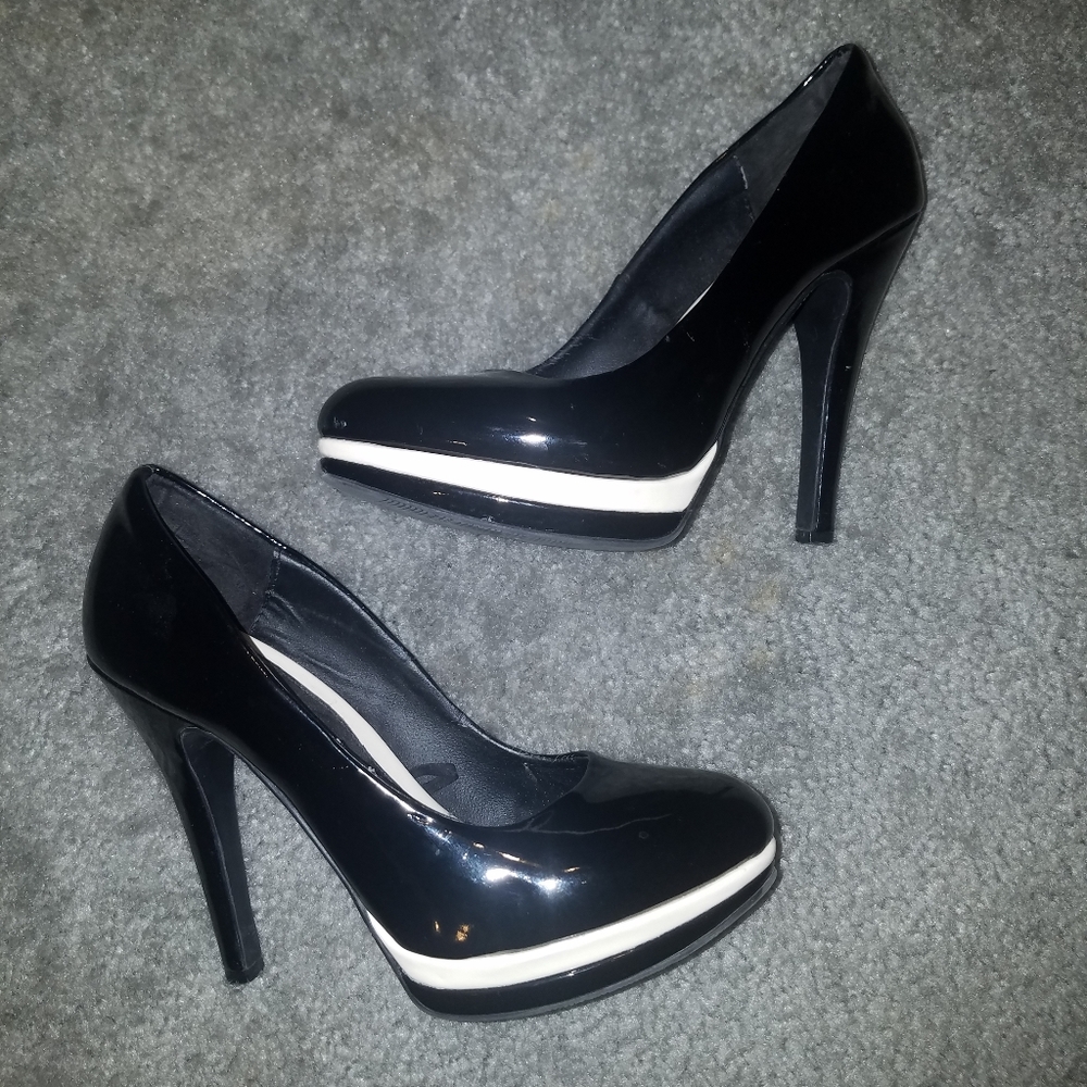 Black shiny heels